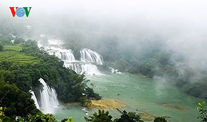 Cao Bang kicks off Ban Gioc waterfall tourism festival ảnh 1