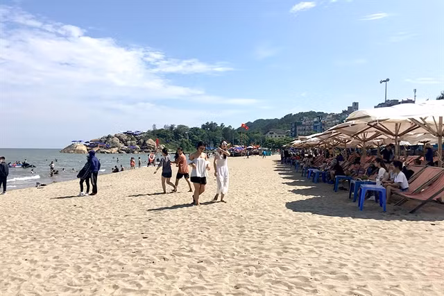 Fresh COVID-19 outbreak dents tourism industry ảnh 1