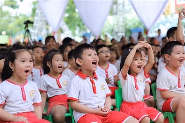 Some theoretical and practical issues on socialism and the path towards socialism in Vietnam ảnh 3