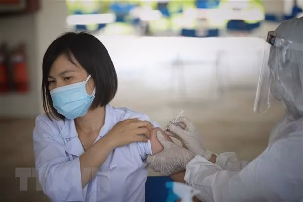 Vaccinations for workers in IPs launched in Bac Ninh ảnh 1