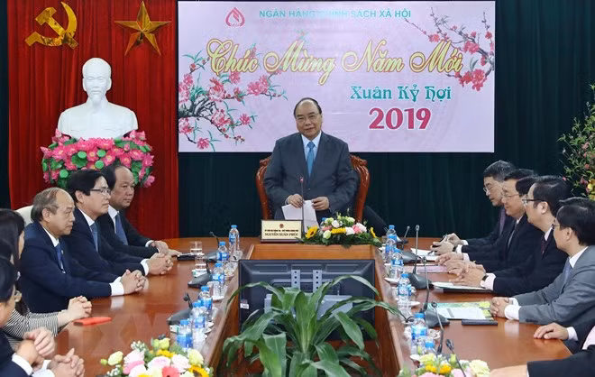 PM lauds bank’s contributions to poverty reduction ảnh 1
