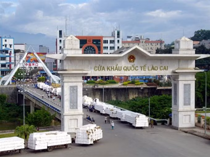 Lao Cai int’l border gate busy on Lunar New Year festival ảnh 1 Lao Cai int’l border gate busy on Lunar New Year festival ảnh 1