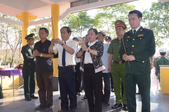 Memorial stele for border war martyrs inaugurated in Gia Lai ảnh 1