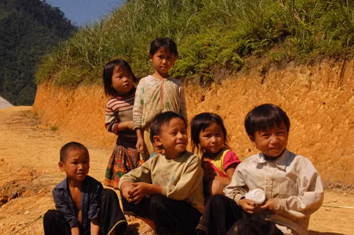 Border, poor residents in Long An, Dak Lak get support ảnh 1