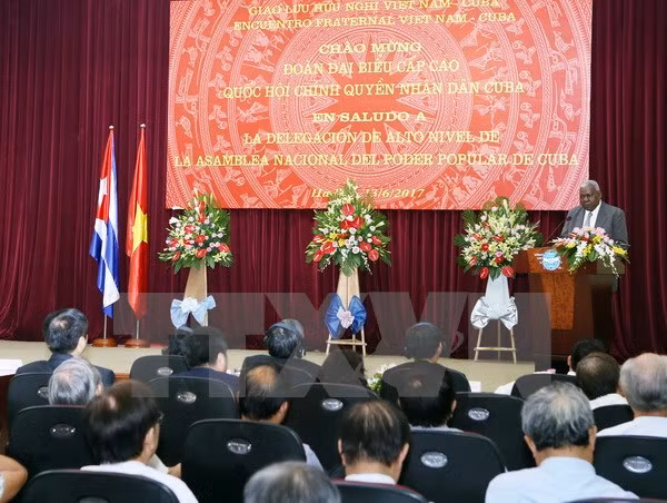 Vietnam-Cuba friendship meeting held in Hanoi ảnh 1