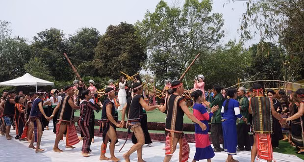 Cultural tourism and traditional values promoted through festival ảnh 1