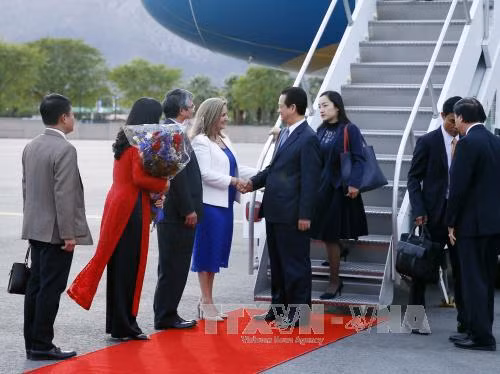 Prime Minister arrives in US for special ASEAN-US summit ảnh 1