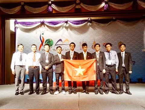 Vietnam wins two silvers at int’l astronomy Olympiad in Thailand ảnh 1 Vietnam wins two silvers at int’l astronomy Olympiad in Thailand ảnh 1