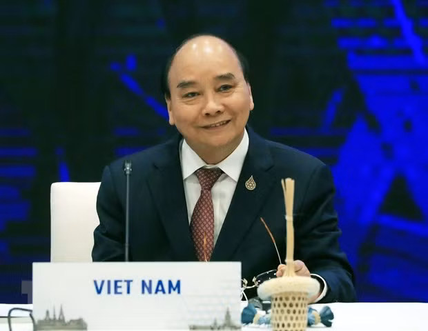 President Nguyen Xuan Phuc attends dialogue with APEC leaders ảnh 1