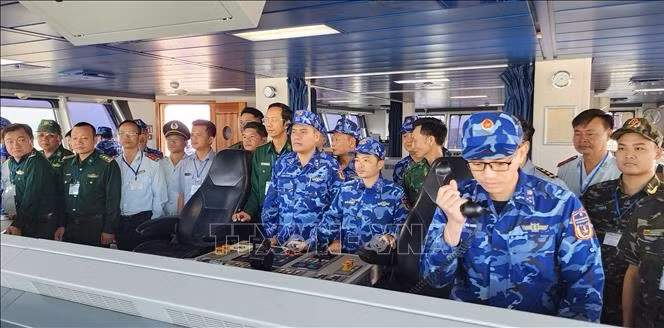 Vietnam, China conduct second joint sea patrol in 2022 ảnh 2