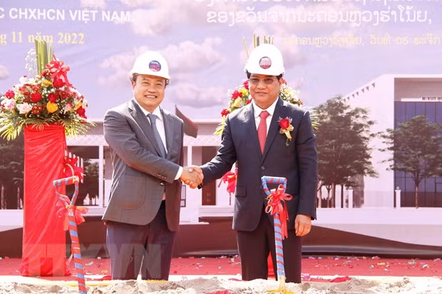 Hanoi builds headquarters of Vientiane justice, procuracy sectors as gift ảnh 1