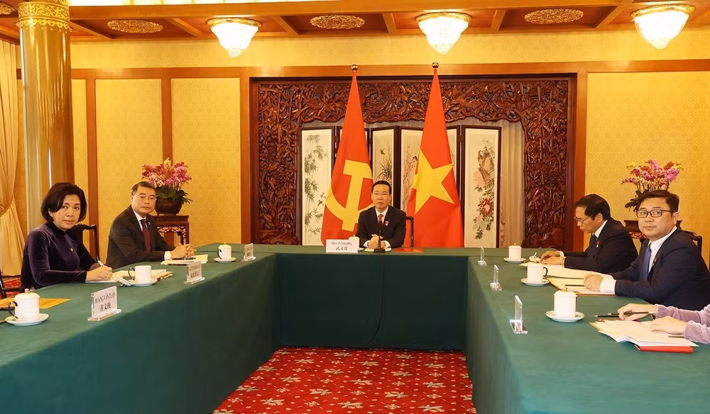 Senior Party officials of Vietnam, China hold talks ảnh 1