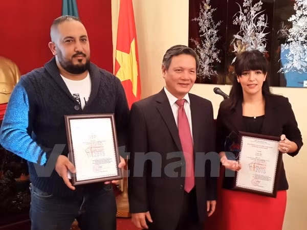 Algerian reporters win VN’s external information service awards ảnh 1 Algerian reporters win VN’s external information service awards ảnh 1