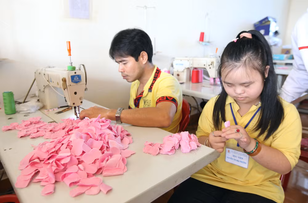 AO victims receive rehabilitation house ảnh 1