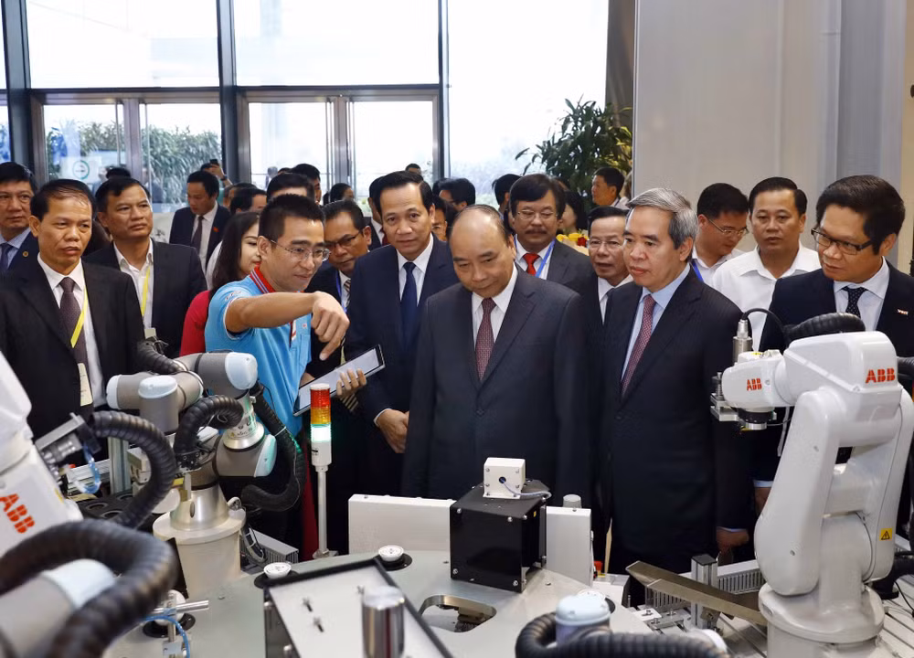 PM stresses businesses’ role in improving labourers’ skills ảnh 1