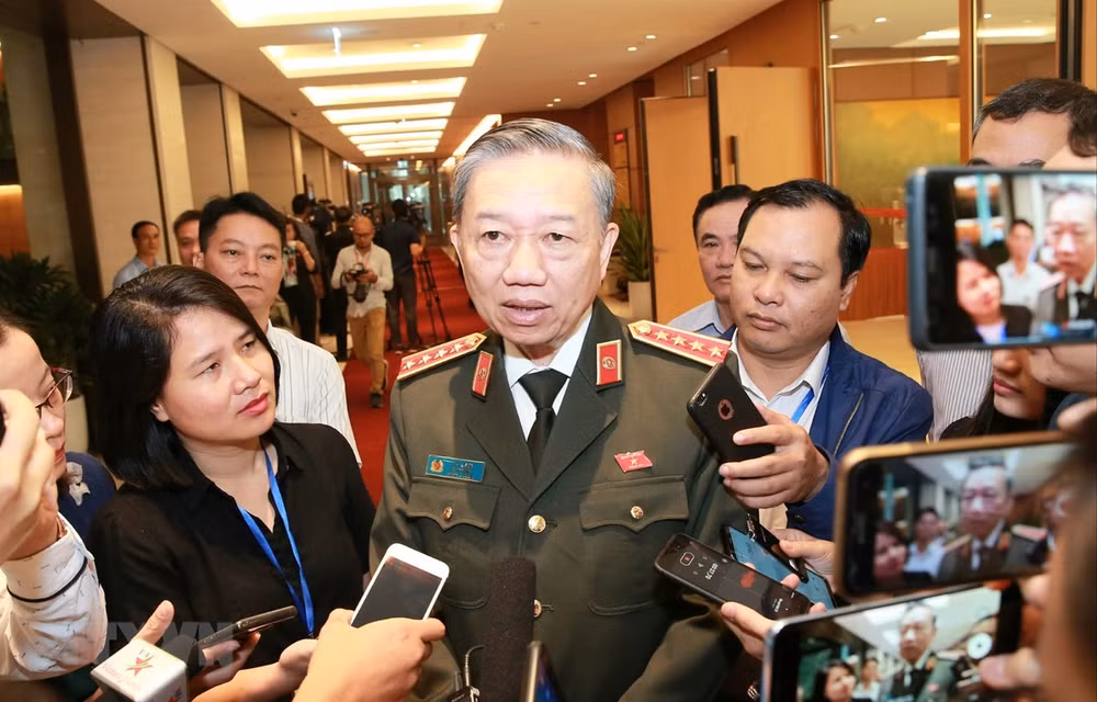 VN’s officials likely to send first report on lorry deaths back today ảnh 1
