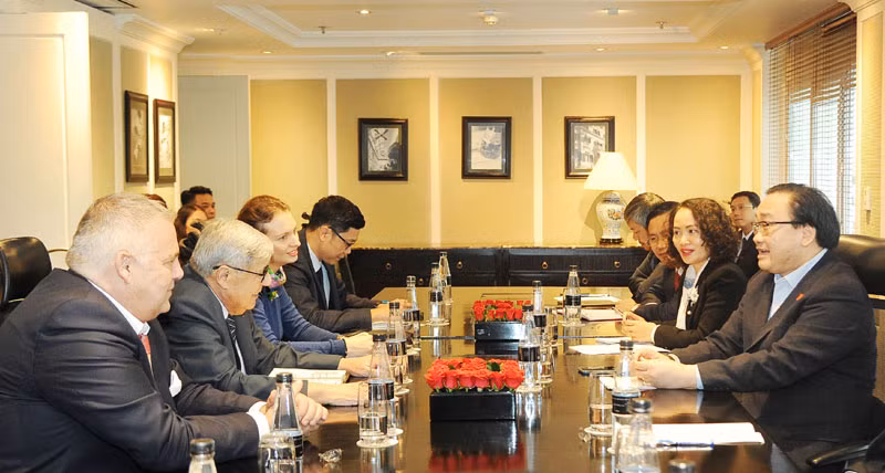 Communist parties of Vietnam, France enhance cooperation ảnh 1 Communist parties of Vietnam, France enhance cooperation ảnh 1