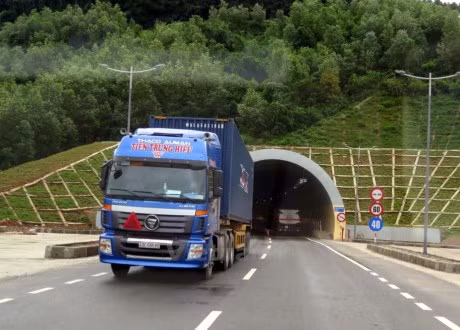 Phuoc Tuong – Phu Gia road tunnel in Hue opens to traffic ảnh 1