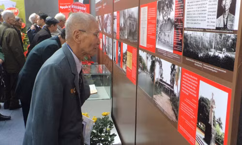 Exhibition tells stories about former Party leaders ảnh 1 Exhibition tells stories about former Party leaders ảnh 1