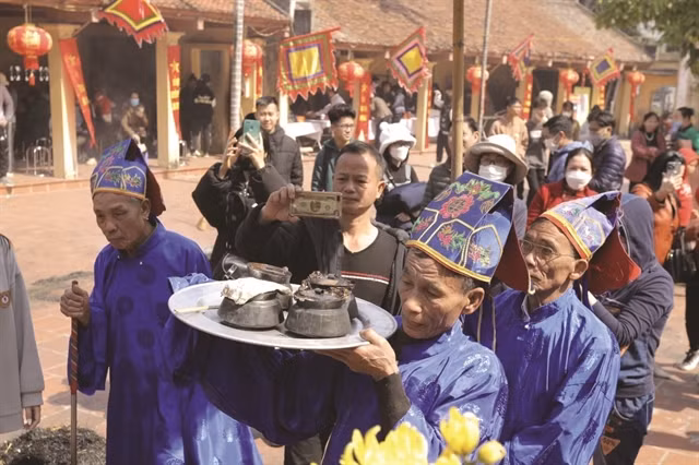 Villagers continue traditional rice cooking contest ảnh 1
