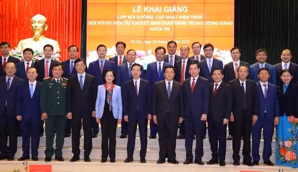 Training course opened for Party Central Committee’s alternate members ảnh 1