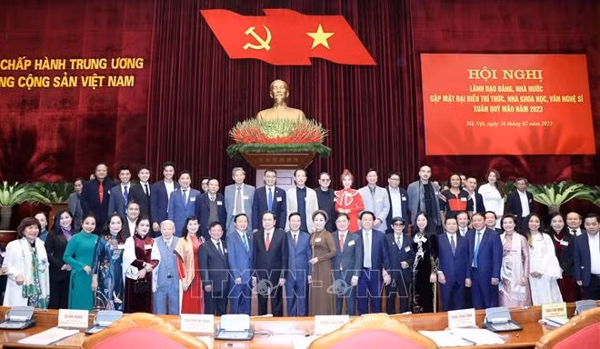 Intellectuals, scientists, writers, artists commended on national development ảnh 1 Intellectuals, scientists, writers, artists commended on national development ảnh 1