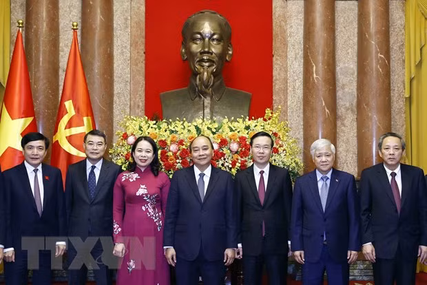 Ceremony held to hand over work of President ảnh 1