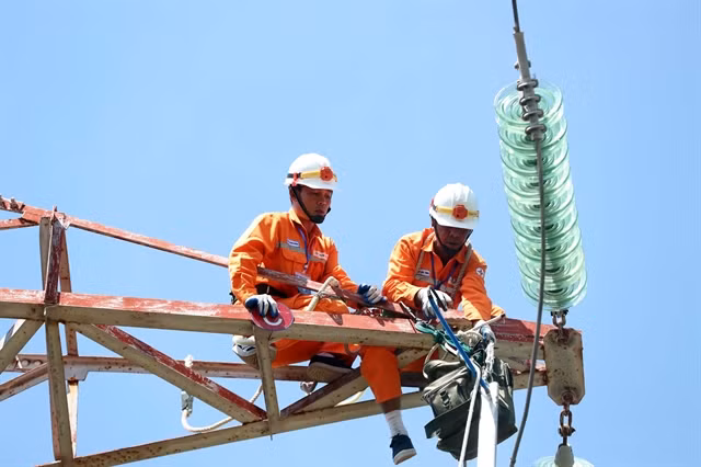 Average electricity retail price bracket increases ảnh 1