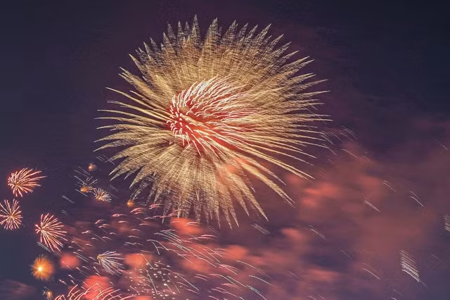 Fireworks to light up HCM City skies on New Year’s Eve ảnh 1