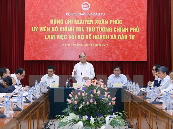PM calls for efforts to fulfill growth target of 6.7 percent ảnh 1
