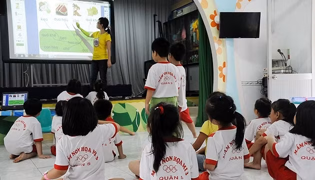 HCM City faces shortage of teachers, classrooms ảnh 1
