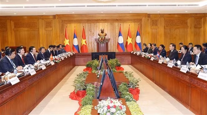 Vietnamese, Lao NA leaders hold talks in Vientiane ảnh 2