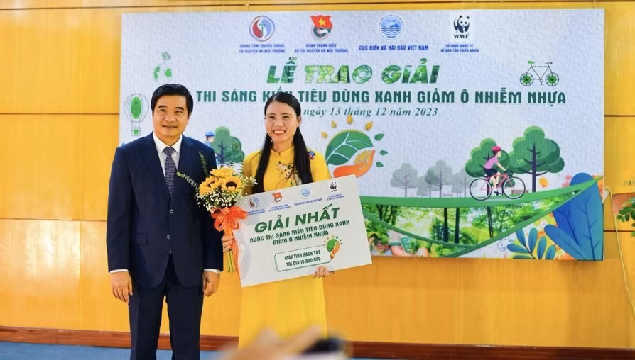 Winners of green consumption competition awarded in Vietnam ảnh 1