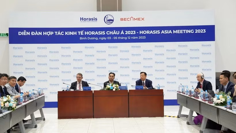 2023 Horasis Asia Meeting discusses human resources for digital transformation ảnh 1