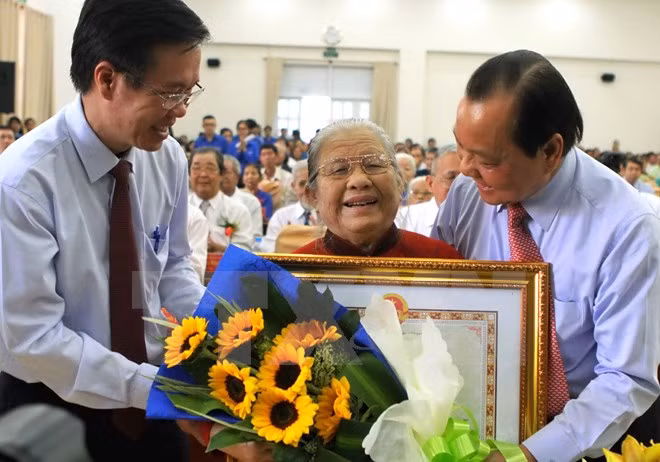 Over 140 women awarded with “Heroic Mother” title ảnh 1 Over 140 women awarded with “Heroic Mother” title ảnh 1