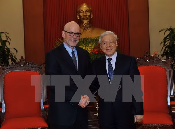 Party chief receives Chairman of Communist Party USA ảnh 1