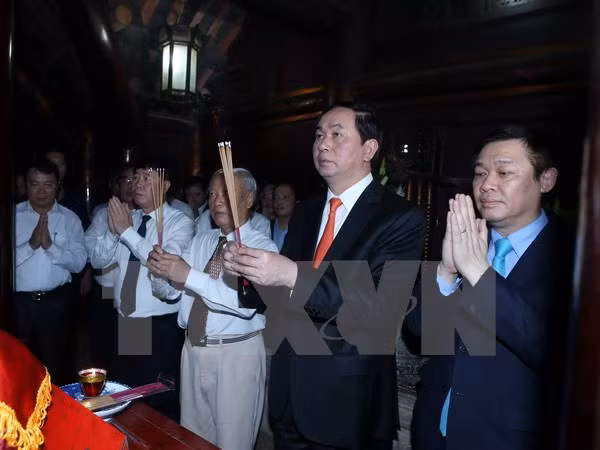 President drums to kick off Truong Yen festival ảnh 1