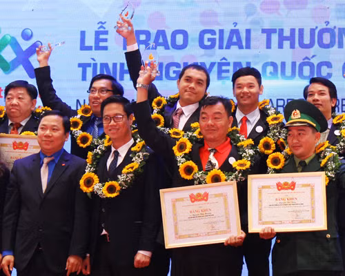 National awards honour contribution of volunteers ảnh 1