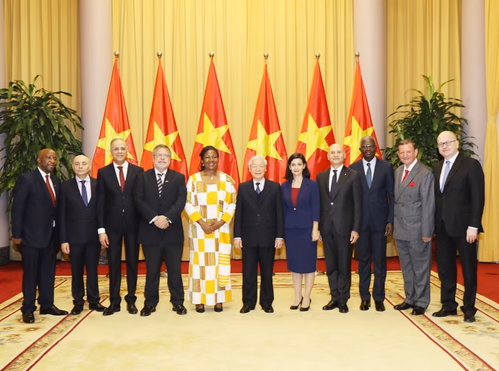 Top leader welcomes newly-accredited ambassadors ảnh 1