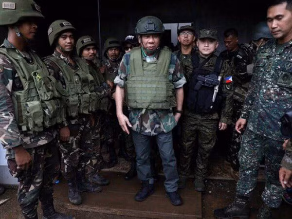 Philippines vows to crush terrorists ảnh 1