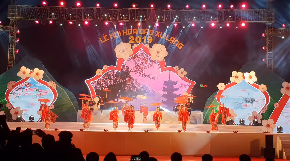 Peach blossom festival kicks off in Lang Son ảnh 1