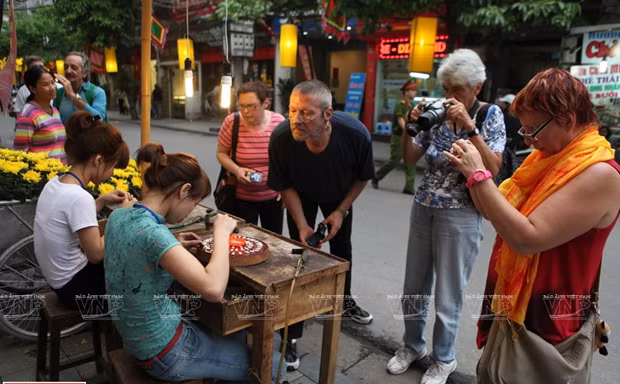 Hang Bac street - birthplace of Hanoi’s silver jewellery ảnh 1