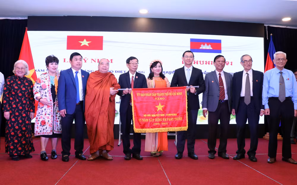 Get-together marks 41st anniversary of victory over genocidal regime in Cambodia ảnh 1
