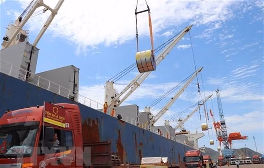 Vietnam needs policy changes to adapt in industrial revolution ảnh 1
