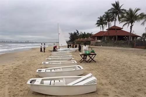 Singapore company sponsors Vietnam’s junior national sailing team ảnh 1
