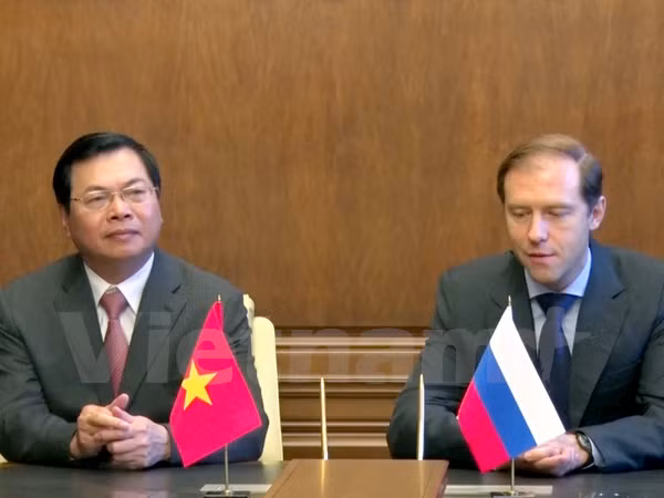 Vietnam, Russia sign protocol on industry cooperation ảnh 1