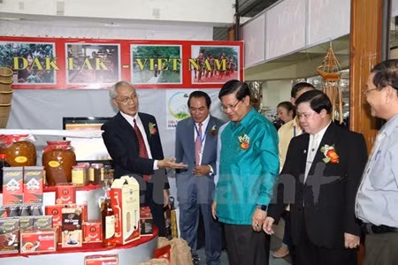 Cambodia-Laos-Vietnam trade fair starts ảnh 1