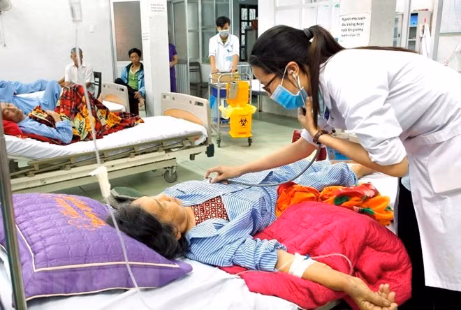 Medical checkup fees down up to 20 percent from mid-July ảnh 1