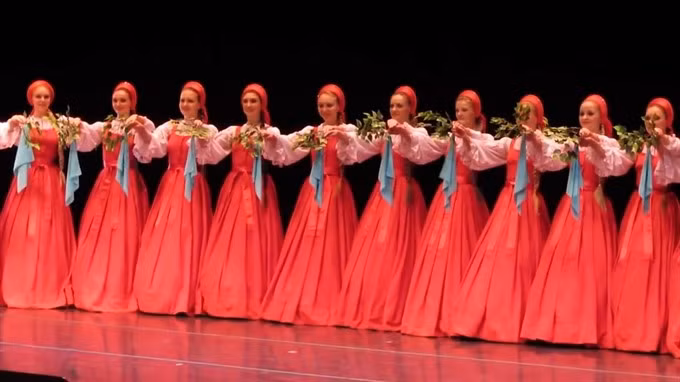 Russian dances, photos come to town ảnh 1 Russian dances, photos come to town ảnh 1