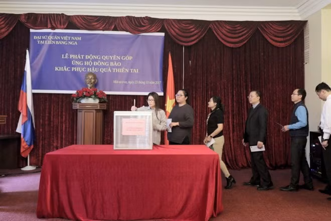 Vietnamese Embassy in Russia raises funds for flood victims ảnh 1